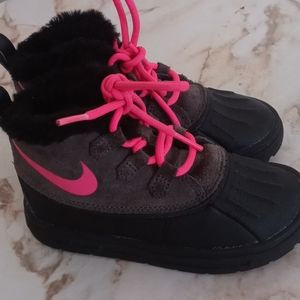 Nike Acg boots Pink/black/grey toddler size 9
